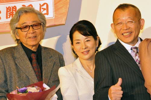 左から、山田洋次監督、吉永小百合、笑福亭鶴瓶