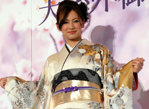 「感極まっています」艶やかな和服姿の北川景子が『花のあと』初日舞台挨拶