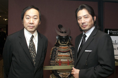 塚本晋也監督（左）と真田広之（右）