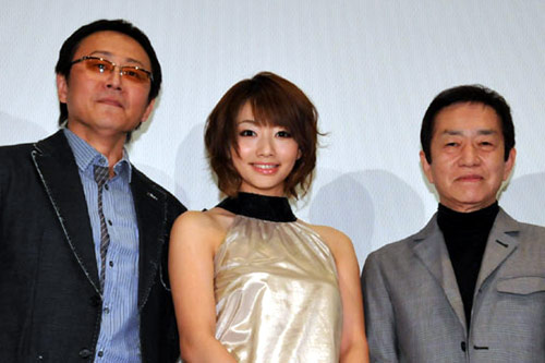 左から松尾貴史、眞鍋かをり、矢追純一