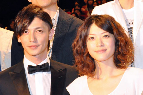 上野樹里（右）と玉木宏（左）