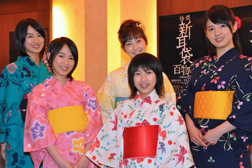 前列左から宮武美桜、宮武祭。後列左から高月彩良、松山メアリ、桜庭ななみ。