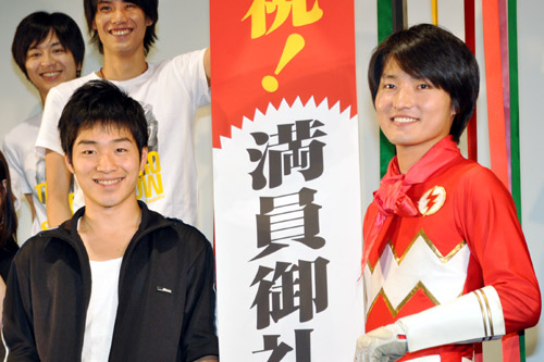 本作で映画デビュー、初主演を果たした後藤淳平（左）と福徳秀介（右）