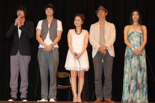 左から、キム・ミンジュン、ソ・ドヨン、キム・プルン、川口浩史監督、Lay（主題歌）