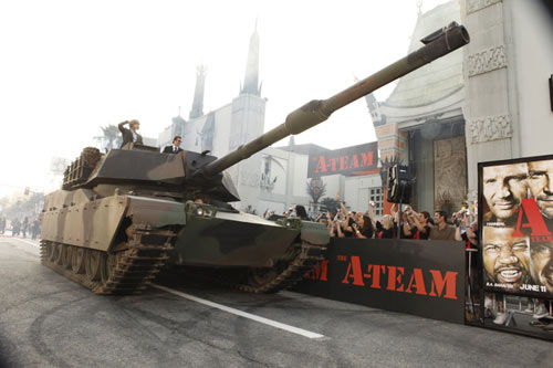 ロサンゼルスの大通りに戦車が出現！