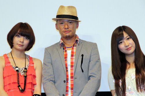 左から田畑智子、高岡蒼甫、小野恵令奈