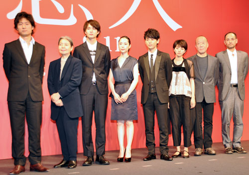 左から李相日監督、樹木希林、岡田将生、深津絵里、妻夫木聡、満島ひかり、久石譲、吉田修一