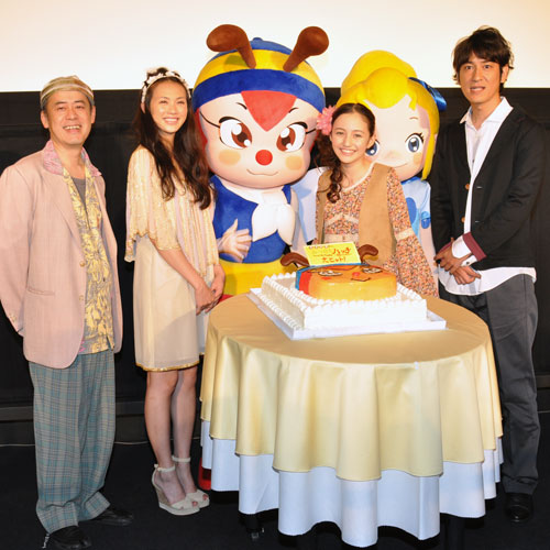 写真左から、アミノテツロ監督、臼田あさ美、ハッチ、アヤカ・ウィルソン、アミィ、田中直樹（ココリコ）