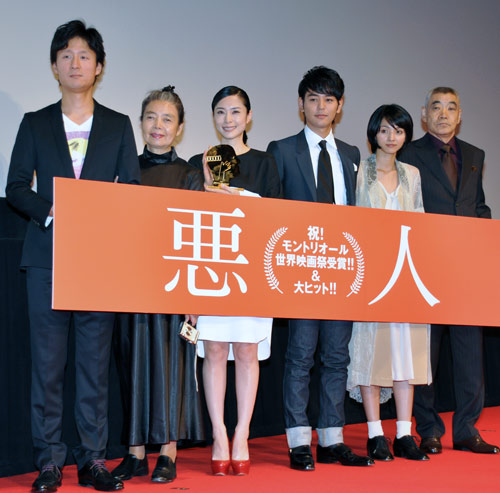 左から李相日監督、樹木希林、深津絵里、妻夫木聡、満島ひかり、柄本明