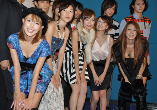 写真左から川崎希（元AKB48）、桂亜沙美、虎南有香（中野腐女子シスターズ）、西本はるか（元パイレーツ）、川村りか