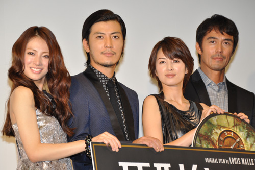 写真左から北川景子、玉山鉄二、吉瀬美智子、阿部寛