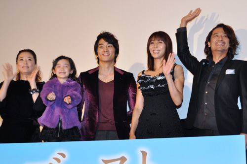 写真左から、鈴木砂羽、芦田愛菜、ソン・スンホン、松嶋菜々子、橋本さとし