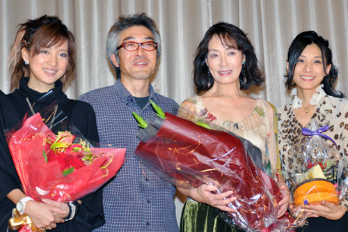 左から加賀美早紀、いまおかしんじ監督、島田陽子、鈴木智絵