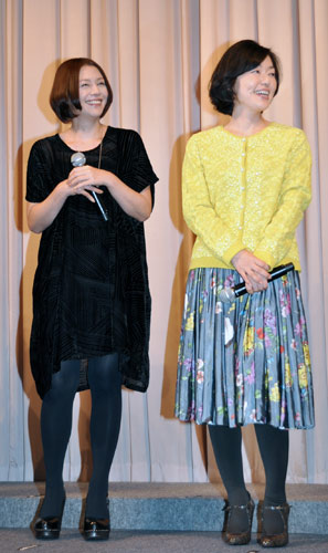 小泉今日子（左）と小林聡美（右）