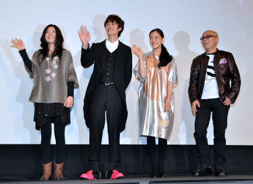 左から舞花、岡田将生、蒼井優、廣木隆一監督