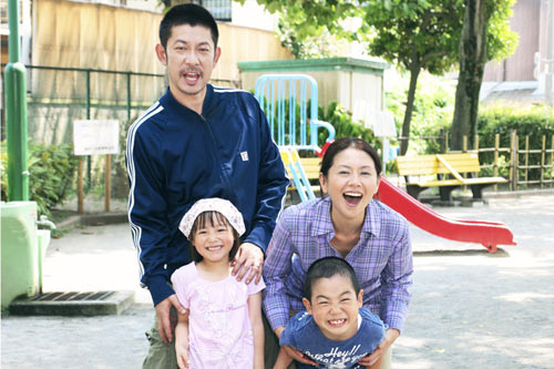 『毎日かあさん』共演で復縁も噂される小泉今日子と永瀬正敏の“夫婦写真”が解禁！