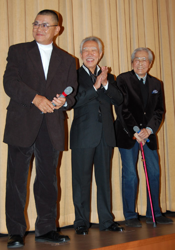 写真左から財津一郎、藤村俊二、犬塚弘