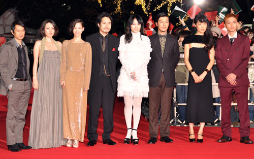 左からトラン・アン・ユン監督、霧島れいか、水原希子、松山ケンイチ、菊地凛子、玉山鉄二、初音映莉子、高良健吾