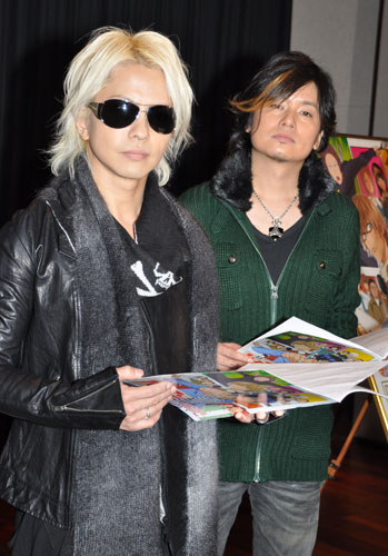 HYDE（左）と森久保祥太郎（右）