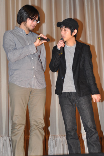 加藤直輝監督（左）とスネオヘアー（右）