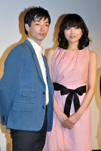 森山未來（左）と佐藤江梨子（右）