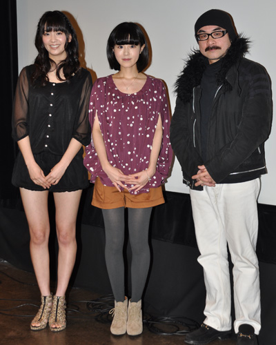 写真左より石橋杏奈、桐島里菜、及川中監督