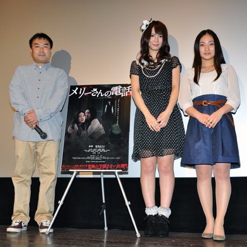 写真左から三原光尋監督、菊地あやか、紗綾