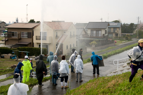 雨を降らせてくれた消防署員