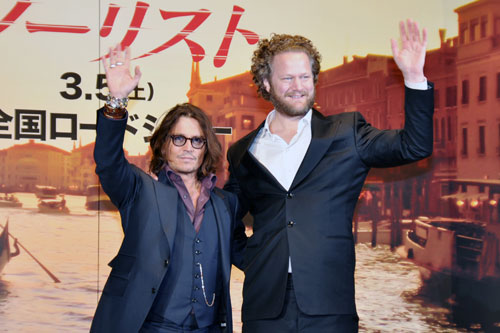 ジョニー・デップ（左）とフロリアン・ヘンケル・フォン・ドナースマルク監督（右）