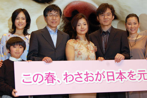 左から伊澤柾樹、吉永淳、平田満、薬師丸ひろ子、甲本雅裕、鈴木砂羽