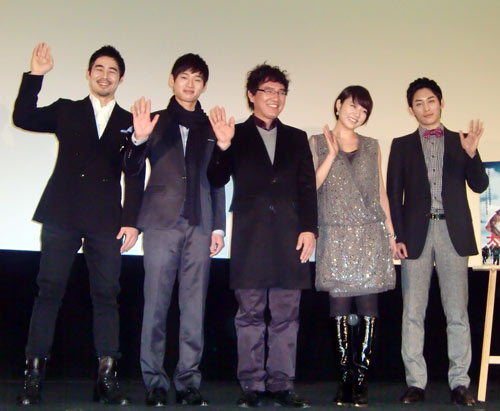 左からチェ・ウジュン、キム・ミンギ、ソン・ビョンホ、イ・アイ、キム・ソクウォン