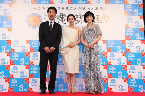 左から三宅喜重監督、中谷美紀、南果歩