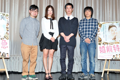 左から浜野謙太、吉高由里子、加瀬亮、前田弘二監督