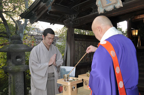 アニメ映画で僧侶の声をつとめた中村獅童、京都のヒット祈願式で願ったこととは？