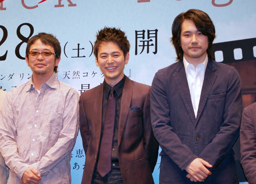 左から奥田民生、妻夫木聡、松山ケンイチ