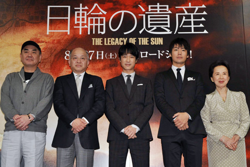 写真左から佐々部清監督、浅田次郎、堺雅人、福士誠治、八千草薫