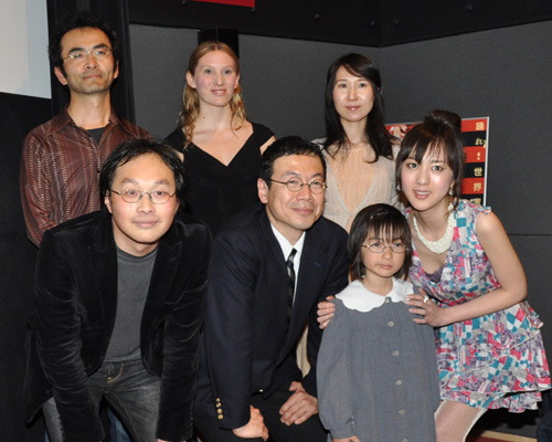 前列左から深田晃司監督、山内健司、オノエリコ、杉野希妃。後列左から古舘寛治、ブライアリー・ロング、兵藤公美