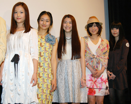 写真左から草刈麻有、忽那汐里、成海璃子、森田彩華、矢沢洋子