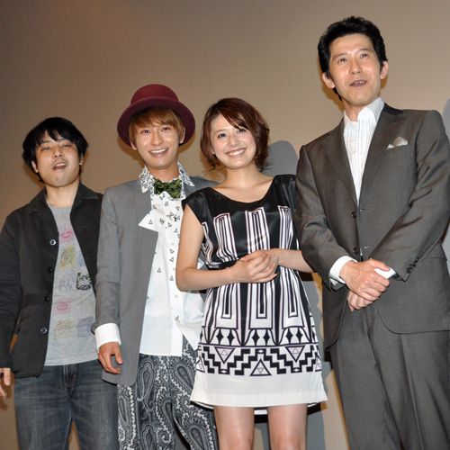 写真左から大森研一監督、真司郎（AAA）、近野成美、宮川一朗太
