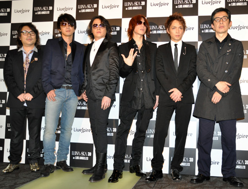 写真左から真矢、J、RYUICHI、SUGIZO、INORAN、大坪草次郎監督