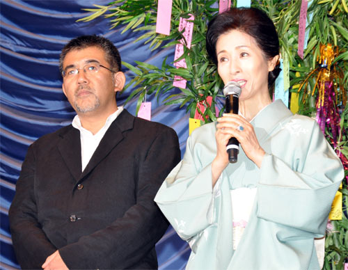 （左から）篠原哲雄監督、松原智恵子