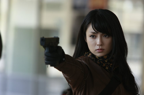 『ワイルド7』でガンアクションに初挑戦した深田恭子
(C) 2011「ワイルド7」製作委員会