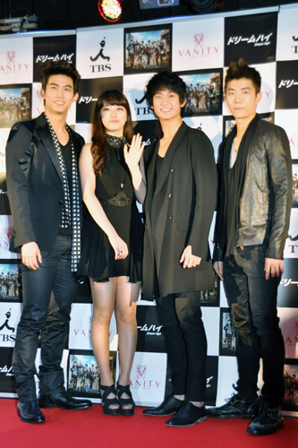 左からオク・テギョン、ペ・スジ、キム・スヒョン、チャン・ウヨン