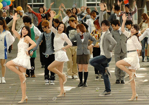 『モテキ』ミュージカルシーンでPerfumeと森山未來が夢のコラボ！
(C) 2011映画「モテキ」製作委員会
