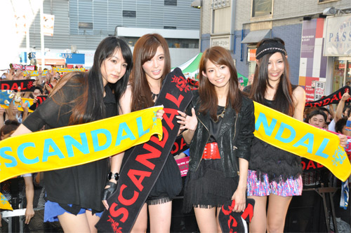 左からMAMI、RINA、HARUNA、TOMOMI