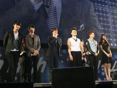 写真左よりオク・テギョン（2PM）、キム・スヒョン、ペ・ヨンジュン、J.Y.Park、チャン・ウヨン、ペ・スジ（miss A）
Licensed by KBS Media Ltd.(C)2011 KBS. All rights reserved.