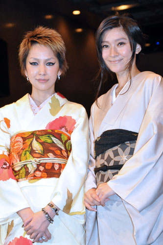 中島美嘉（左）と篠原涼子（右）