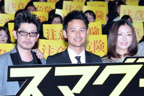 左から永瀬正敏、妻夫木聡、松雪泰子