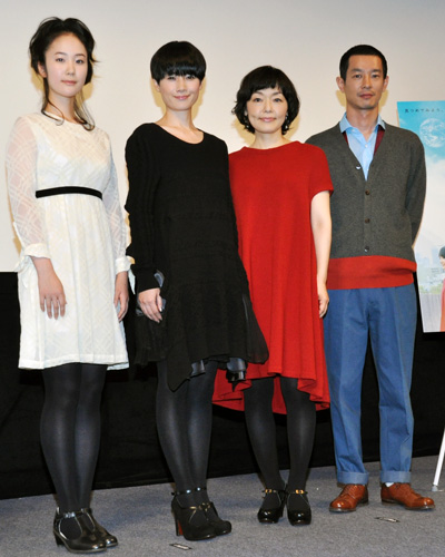 写真左から黒木華、原田知世、小林聡美、加瀬亮