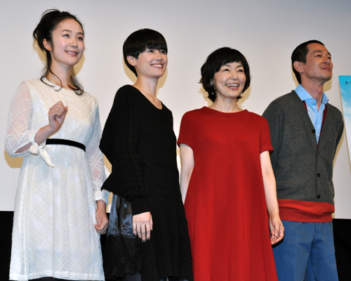 写真左から黒木華、原田知世、小林聡美、加瀬亮
